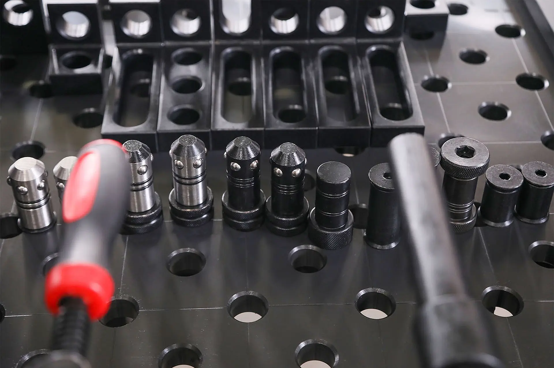 Sample image of DESCAPRO welding table in action