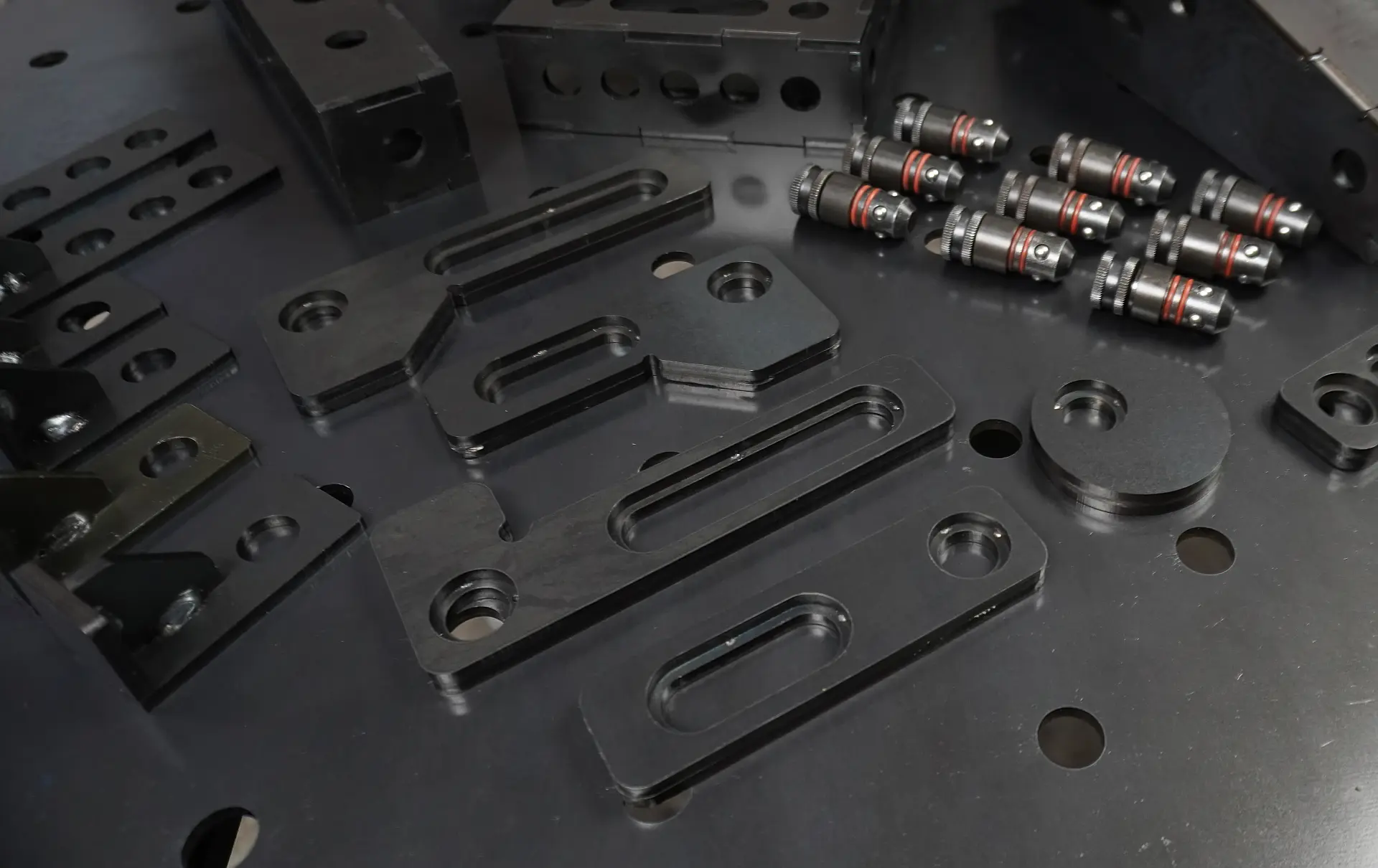 Sample image of DESCAPRO welding table in action